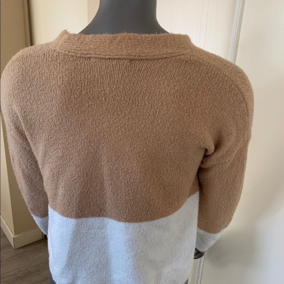 Suzy sheer size medium acrylic/ elastane neutral cropped cardigan. - Picture 7 of 7